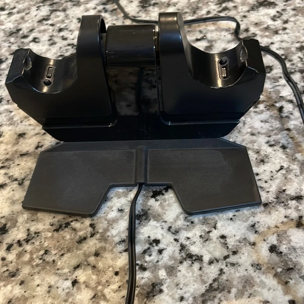 PS4 Dual Charging Stand - Picture 8 of 8